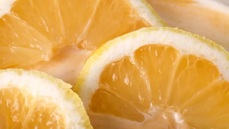 Fin blondetekstur i sort — det materiale der definerer erotisk lingeri